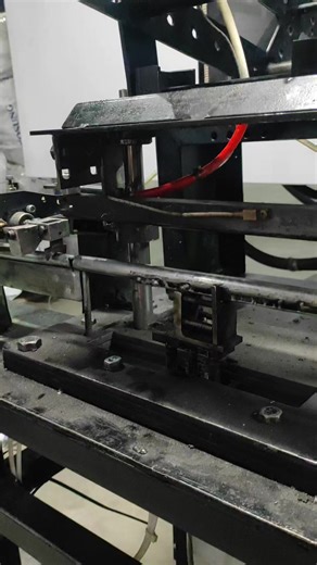 Streamlining the injection molding process for maximum efficiency. Follow us for more smart manufacturing solutions! 👇 #automation #injectionmolding #manufacturing #industry40 #smartfactory | Al-Bi-PPR