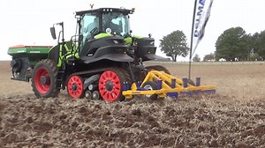 64K views · 519 reactions | Also in action today at the 2025 Ag Innovation Expo was a Claas 930 Axion tracked tractor, displayed and demonstrated by Claas Harvest Centre, seen here pulling a Delmade Pty Ltd subsoiler. | Craig's Farming Photos & Videos | Facebook