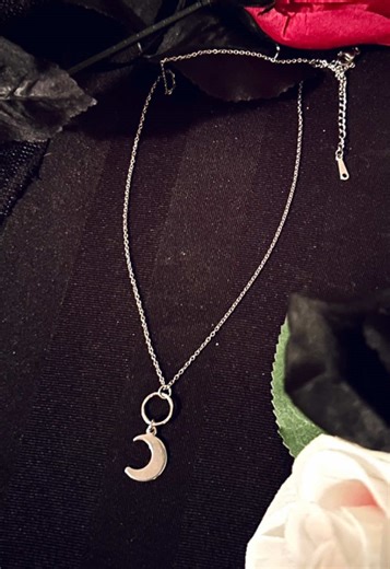 Moon circle chain🌒💫✨ Get yours & find more gothic jewelry at: RavenLoveboutique.etsy.com ༻᯽༺🐦‍⬛༻᯽༺ #ravenlove #moon #jewelry #goth #vampire