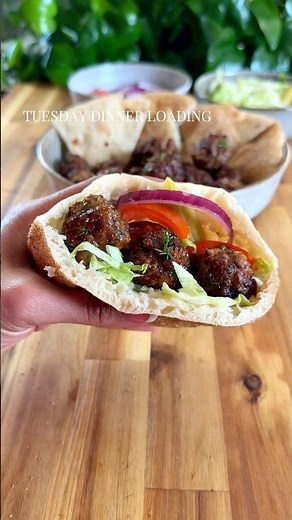 These baked juicy lamb meatballs are YUM!