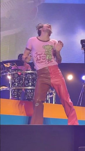 Harry Styles Performing Adore You in Lisbon Has Everyone in TEARS 😭💖🐠