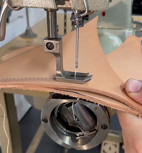 Sew Tech on Instagram: "Chandler 305-64 made in Japan by Nakajima in 1983 during the pinnacle of quality for industrial sewing machines. This extra heavy duty needle feed & oscillating shuttle is stitching thread size 415. Any one with insight on the merger of Najkajima/Juki please comment below."