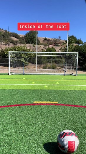 Shooting from a central position, using shoulder drops and body feints can make the keeper lean to one side, allowing you to shoot in the opposite direction #soccerskills #soccerlearning #soccer #futbol