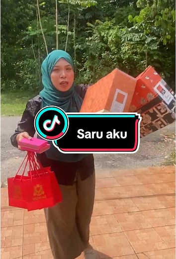 Jangan lupa masuk live malam ni Pukul 9@ 9.30 mlm deh male ni cb random batch kedua sek mu jngn lupo msuk la dira ake live di akaun @Aisy Beauty Empire ok #fypシ゚viral #indonesia #fyp #scrub #perfume #sabun