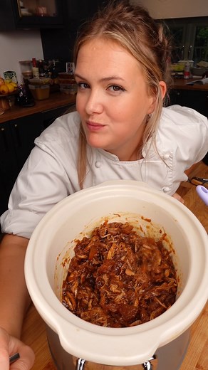 27K views · 214 reactions | Tis the slow cooker season 襤 This Jack Daniel's pulled pork will get you excited about Monday. Grab the full recipe in my slow cooker book - https://amzn.eu/d/9JPybrc | Poppy Cooks | Facebook