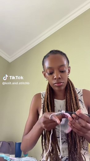 slouchy beanies 😩🔥🔥must have !!!! #crochetartist #fyp #handmadecraft #crochetersoftiktok #crochet