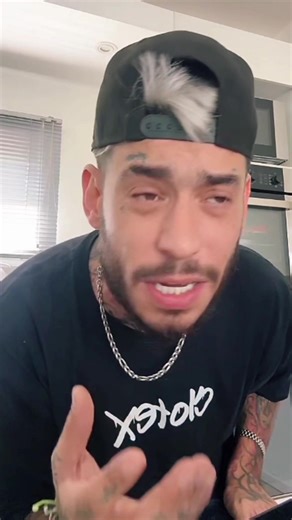 Ulises Bueno Live Performance of 'Gabriela' - Acoustic Version