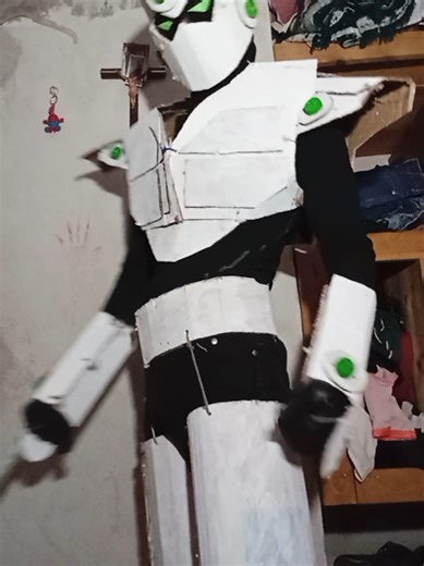 Cosplay de Invencible: Traje Tech Jaket al 90%