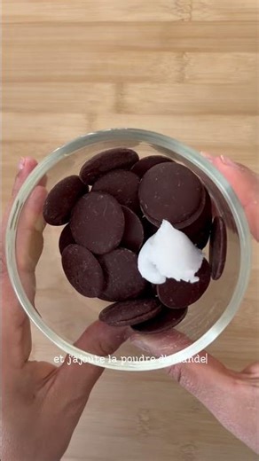 Gluten-free chocolate fondant cake with 4 ingredients