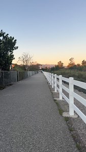As the sun starts to set on 2025 in Camarillo, we’re looking ahead to more evening strolls, adventures with family and friends, and green hillsides after the coming rain. 😌 🎥 Video from last night’s colorful skies 🌅 | Visit Camarillo