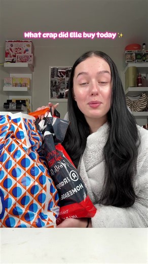 Elle's Latest Shopping Haul: What Did She Buy?