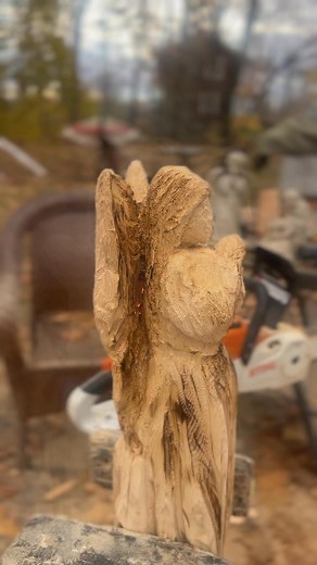 I love chainsaw carving Angels. I think it’s my favorite right now. Soon I’ll be making them large & I’m looking forward to it. After this progression them she will be sealed and ready for a forever home. Stay tuned! ❣️ #Angels #chainsawcarving #woodworking #rusticdecor #Christmas #christmasdecor | Lisa James Artistry