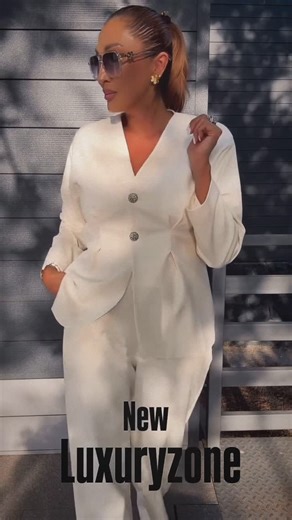 Женская одежда АЛМАТЫ АСТАНА on Instagram: "В КОММЕНТАРИЯХ НЕ ОТВЕЧАЕМ‼️ Мы продумали каждую деталь, чтобы ты чувствовала себя уверенно в любой ситуации. Размеры от 42 до 54 — потому что красота бывает разной! АДРЕСА ОФЛАЙН МАГАЗИНОВ: АЛМАТЫ DI. STORE Ул. КАППАРОВА 406 ⏰ 11:00 — 20:00 Ежедневно АСТАНА ул. К. Мухамедханова, 4/1, ЖК ТОКИО,( блок G),помещение 8 ⏰ 11:00 — 21:00 Ежедневно Переход на WharsApp в био профиля Цены и размеры уточнять по номерам: +7.775.277.90.08 Астана +7.775.277.89.70 Ал