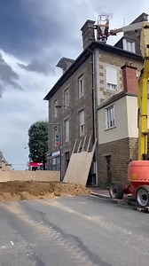 How to dismantle a chimney without a scaffold 😳 (please note, this is being done in a safe and controlled manner. There has been a road closure put in place, to prevent the public from accessing the road. The sand has been put in place, to catch the fall of the chimney. The guy working on the cherry picker is safely harnessed in. All the correct safety equipment and PPE is being used.) Do not attempt! #scaffpolice Scaff | Quality Control
