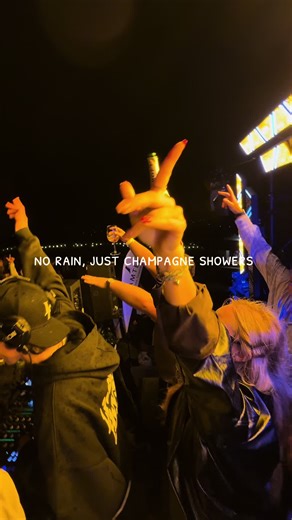 love the vibes 🙌🏼 #dj #music #clubbing #champagne