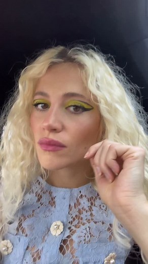 greeen eyes, socks, line checks, babies, dressing rooms, fieldsss my ppppl 🌸 | Pixie Lott