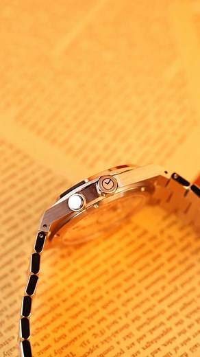 今晚展示一只MEMORIGIN ，7.30pm一起见证 型号: AT 2003 机芯: 飞行陀飞轮 表宽: 39mm 表镜: 双面蓝宝石水晶镜面 防水: 70米 售价:RM35800 ＃MEMORIGIN #官方保修 #原装正品 #G9马来西亚直播标场 | G9 马来西亚直播标场