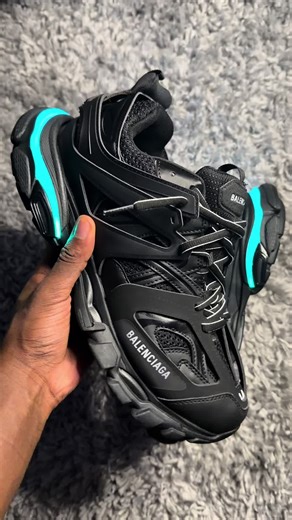 Get 15% Off Designer Shoes at PkStockX