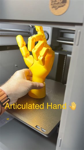 Love this articulated hand 🤚 #3dprinting #bambulab #3dprinted