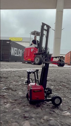 Rocking up to the delivery with a Palfinger TMF