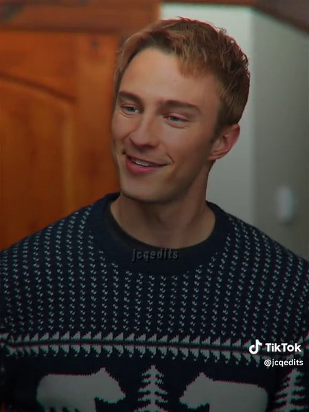 Romantic Kiss Scenes with Drew Starkey, Zach MacLaren, and Zoey | Outer Banks Edit