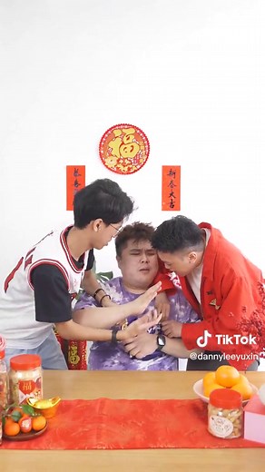 这个新年 就是要甜甜地过 🍬🍫 别争先恐后 ! Cadbury Family Pack 有着六种不同口味，每个人都可以吃上甜甜的巧克力 😋 这个新年记得带上 Cadbury 因为 Cadbury, Made for Sharing, share with your love one 嘛 🍫 想赢取高达RM1888的丰富奖金吗？ 💰 从现在起，只需在同张收据消费至少RM12或以上的任何Cadbury产品 就可以连同资料和收据Whatsapp到011-39687189 就有机会啦！每周得奖者有16位！截止於 2月8号！先到先得，只有16位赢家将会赢取这份奖金！ 赶快到临近的超市购买 Cadbury Family Pack 吧 ！ @cadbury_my #sharethegoodness #cadburyfamilypack #cadburycny23