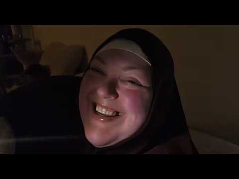 Foodie Beauty Breaks Her Scootie.