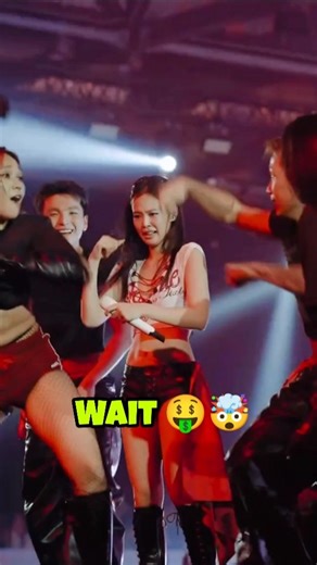 “Jennie Wore THIS on Stage?! 😳🔥#jennie #blackpink #shortsfeed #fashion