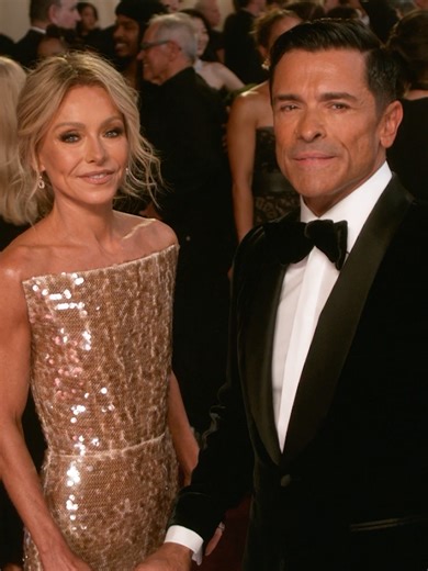 Behind the Scenes of Kelly Ripa and Mark Consuelos' Oscars Glambot