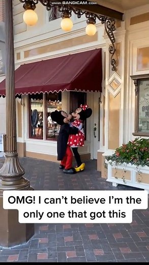 Mickey Mouse kissing Minnie Mouse at Disneyland (HD)