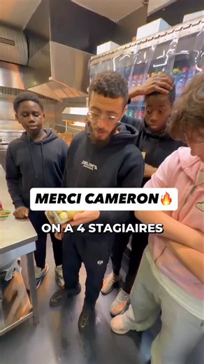 Distribution de chocolat par les stagiaires = satisfaction 100% 😂🍫 Merci la team, vous régalez ! 📍 Delim’s Burger — 28 Av. Georges Clemenceau, 78500 Sartrouville | DELIM'S BURGER