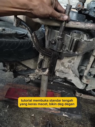 269K views · 969 reactions | Tutorial membuka standar tengah yang macet | Mekanik Motor | Facebook