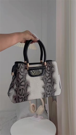 She just arrived 👜▪️BAGIN's latest drop #bag #handbag #slingbag #classy #bagin