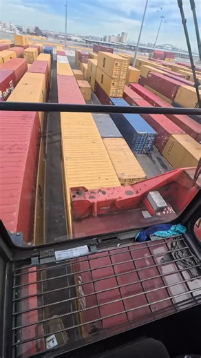 6.3K views · 1.4K reactions | PART 2: This video isn't for everyone. It's a longer video with two parts showing what it looks like when digging out a container that is buried at the bottom of a stack. This is to show what it looks like and how long it might take. Thank you for watching and sorry if it's boring  @trucker_gang #ila #fyp #pov #straddlecarrier #bluecollar #ilwu #themachineoperator #boring | the_machine_operator | Facebook