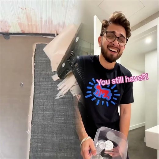 Peeing a Gallon Prank 💧😂🤪#shorts#couple#comedy