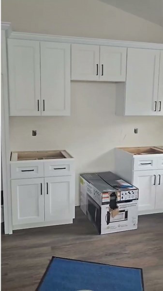 Quartz Countertop Installation #kitchen #bestluxury #kitchendesign #interiordesign