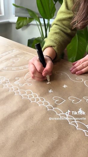 Budget-Friendly Gingerbread House Table Decor Ideas