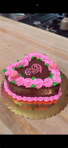 Celebrate Mom with something sweet 💐✨ Our Mother’s Day display cakes are ready at Cream Bakery—beautifully decorated, freshly baked, and made to make her day extra special. Pre-order or stop by to pick the perfect cake for Mom today! 🍰💗 📍2455 Jerusalem Ave, North Bellmore, NY 11710 📞 516-636-5216 #longisland #mothersday #cakes #customcakes #bakery