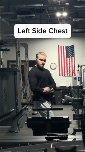 Left side chest pose vs. right side chest pose….#gymtok #physique #gym #bodybuilding