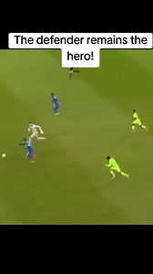 Defend the ball or kill/ get killed trying situation 😂 | SPORT-ish