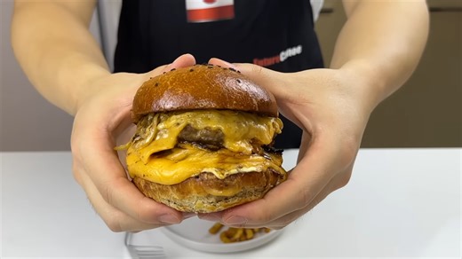 How to cook a smash burger with caramelized onions step by step