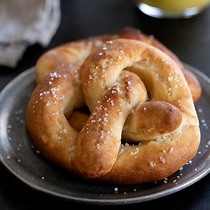 38K views · 351 reactions | These Auntie Anne's-Style Gluten Free Soft Pretzels with sweet mustard dipping sauce will keep you from having just one gluteny pretzel at the mall! | Gluten Free on a Shoestring | Facebook