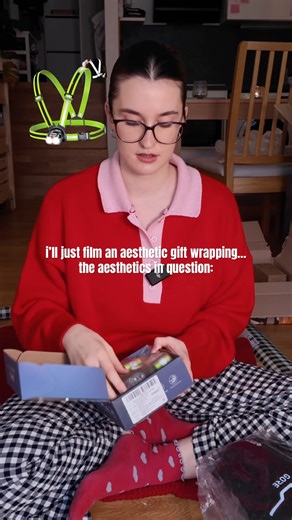the aesthetics of a flashbang cat meme 🔦 #giftwrapping #christmas #vlogmas