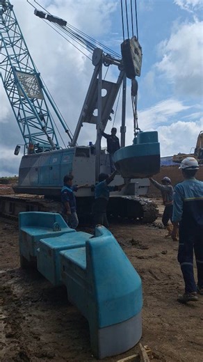 Counterweight installation 🔧⚙️ #CrawlerCrane #Install | Jerry Fernando