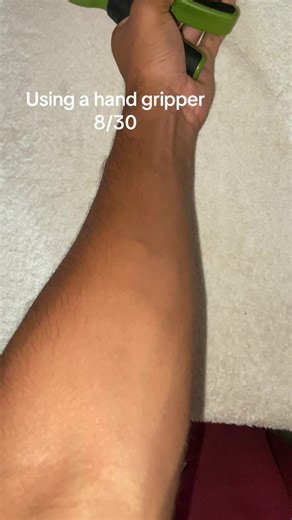 Day 8using handgripper for 30 days 💪🏻❤️‍🔥❤️‍🔥£ #Day8 #Fitness #hellotiktok #hi#handgripper #foryou #fyp #viral#30days #veins #muscles