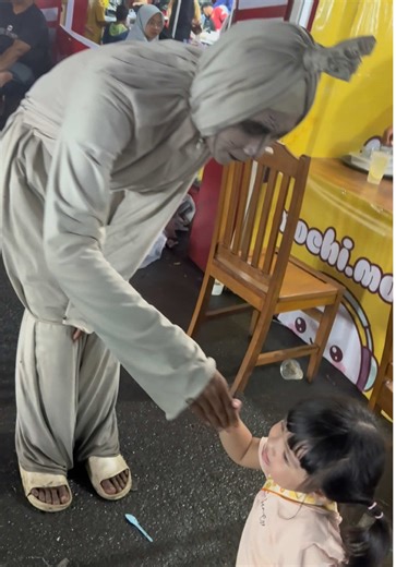 Momen Seru Bersama Bestie: Foto dan Salim