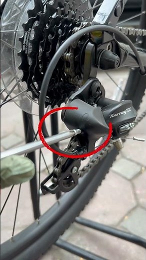 Fix loose chain easily #cycling #cyclingtips #tipsandtricks #Biketips #DIYbike
