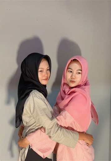 Ajak Beste foto berdua cuma bayar 35k sajah😍. ✅Bebas pakai Aksesoris ✅Terima semua file ✅Ruangan privasi ✅Free cetak 4R WA : 085540221030 Buruan langsung ke Karanggondang Ds. Padang kec. Tanggungharjo kab. Grobogan. Maps👉 (Rindu Photo Studio & Percetakan) #selfphotostudio #outfitfotostudio #fotowithbestie #fyp #fypシ゚viral