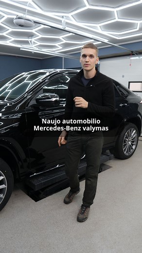 Net ir nauji automobiliai gali turėti smulkių defektų. Kliento tikslas – sodri spalva ir spindesys, todėl atlikome One Step poliravimą, padengėme PPF plėvelę žibintams, o System X danga – sėdynėms, ratlankiams, langams ir vidinėms durų dalims. Tai apsaugo nuo įbrėžimų, purvo, UV spindulių ir kasdienio nusidėvėjimo, kad automobilis ilgiau atrodytų naujas. 🔸Naudojame aukščiausios kokybės priemones ir pažangias technologijas, kad jūsų automobilis atrodytų nepriekaištingai. Pasirūpinsime kiekviena 