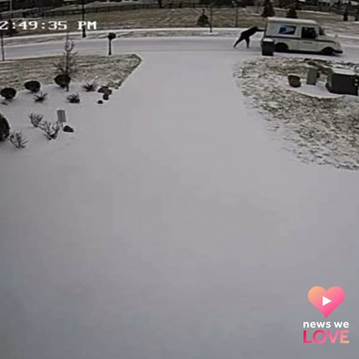 70K views · 301 reactions | When a mailman got his mail truck stuck in the slush in Liberty Township, Ohio, a former University of Cincinnati linebacker came to his rescue and pushed the vehicle out of the ice.  https://bit.ly/3L8I95W | KCRA 3 | Facebook